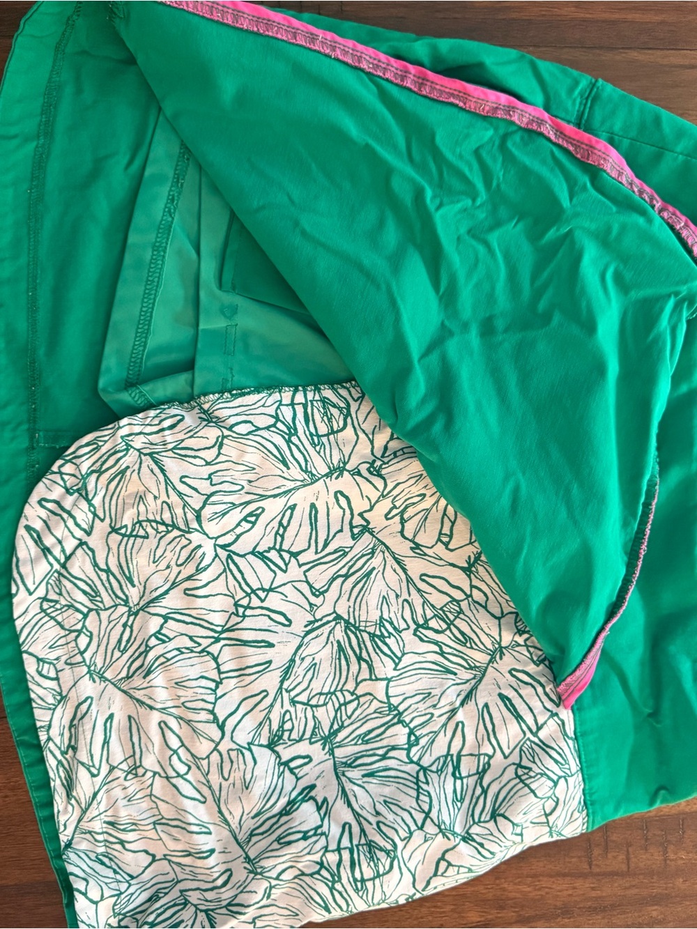 Lady Hagen Green Athletic GolfSkort with Leaf Panel - Picture 6 of 9